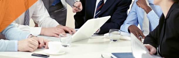 O Grupo KSL adota uma estrutura de governança corporativa baseada em comitês estratégicos, com o objetivo de assegurar uma gestão responsável, ética, sustentável e alinhada às melhores práticas do mercado.